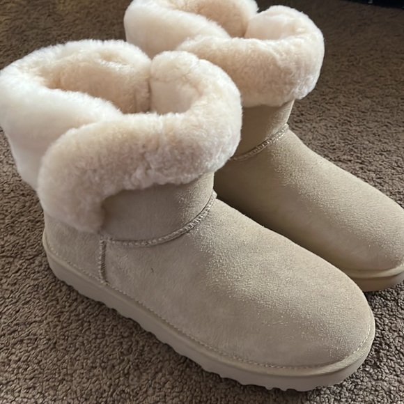 Ugg - Picture 15 of 15